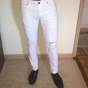 Distressed White Skinny Pants